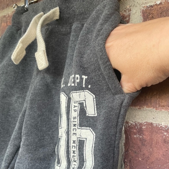 Little Boy’s Gap Kids Gray Sweatpants Size XS 4-5 - Picture 5 of 11